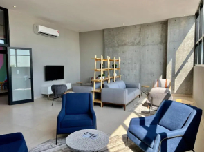 Industrial stylish 3-br. apartment & city views in front of Parque Fundidora & Arena Mty
