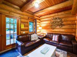 10SL Log Cabin at its Best!