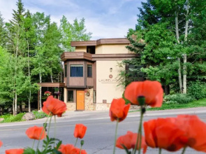 Laurelwood Condominiums Studio Deluxe Unit 103