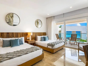 3BR with Private Pool on the Ocean