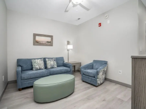 Lighthouse Inn & Suites