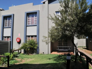 Summer Garden Guest House (Garden Shed)