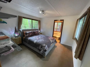 305A - The Artist's Cottage