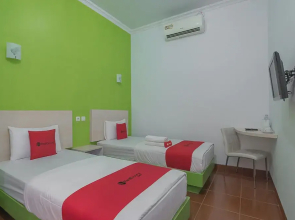 Wisma Atensi by RedDoorz