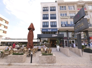 Tut Hotel