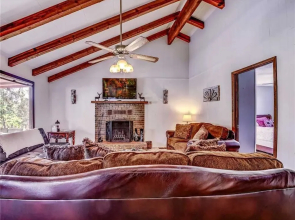 Foxfire Haven - Three Bedroom Cabin with Hot Tub