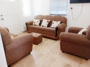 Impeccable 2-bed House in St Patrick's
