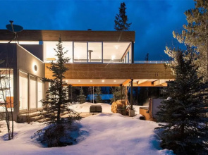 Modern River Front Luxury Chalet by Winter Park Escapes