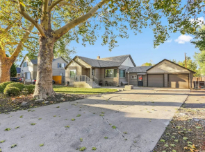 Spacious Family Home w/ Garage Game Room & Office!