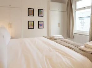 Bright & Airy 2BD - 10min walk to Centre