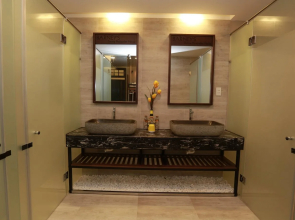 Barneys Danang Backpackers House