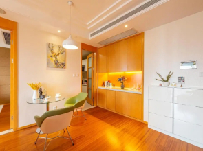 Sunshine Travelers Business Apartment
