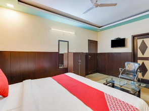 OYO Flagship 77036 Golden Divine Inn