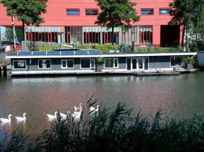 Bed Breakfast Boat