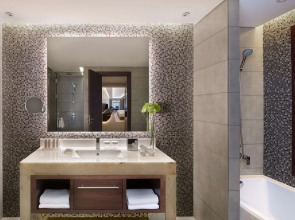 Radisson Blu Hotel, Dubai Waterfront