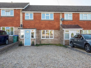 Fabulous 3-bed House, Close to Station