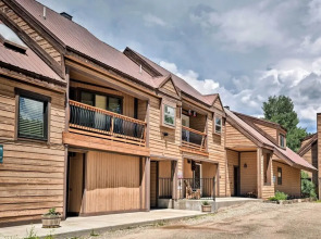 Cabin-style Condo w/ Deck Near Angel Fire Resort