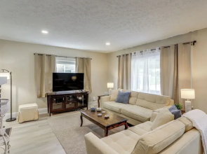 1 Mi to Cedar Point: Family Getaway w/ Porch!