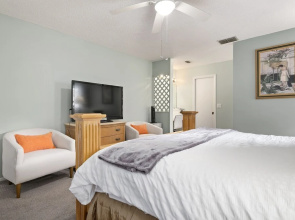Jerry's Gem 3 Bedroom Home by Redawning
