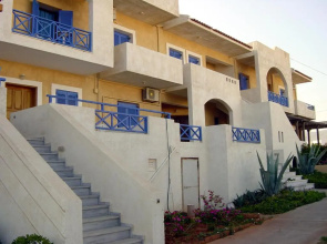 Mikes Beach Apartments & Studios