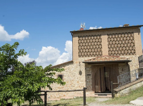 Refreshing Holiday Home in Casole D'elsa With Swimming Pool