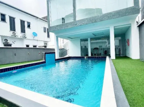 One Bedroom (En-suite) In a shared 4bedroom Terrace duplex with pool and gym