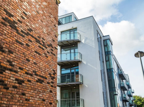 Spacious bright apartment w parking