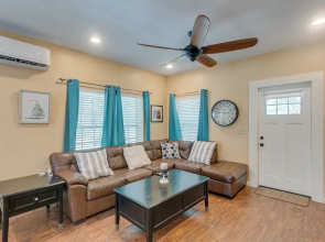 Charming Darien Hideaway w/ Porch, Near Downtown!