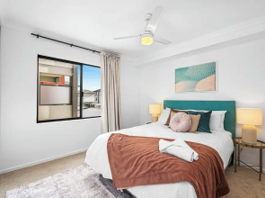Stylish 2BR With Wi-fi 100 Mbps TV big 75 Inch