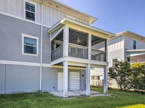 Pensacola Resort Escape: Steps to Beach Club!