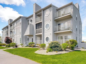 1 Mi to Ferry: Port Clinton Condo w/ Beach View!