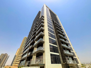 WelHome - Evergreen Apartment Amidst Vibrant JVC With Pool