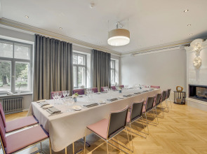 Отель Grand Poet Hotel by Semarah