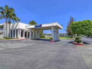 Motel 6 Claremont, CA