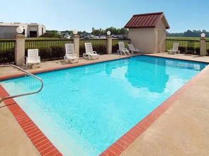 Quality Inn & Suites Pine Bluff, AR