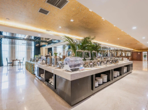 Xinjiang Runjin International Hotel (Kuitun Meimei Park)