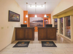 La Quinta Inn & Suites by Wyndham Woodburn