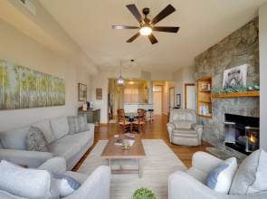 36 Mi to Asheville: Mtn-view Home in Burnsville!