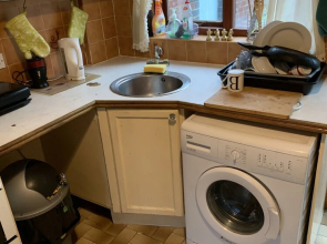 Inviting 4-bed House in Crawley
