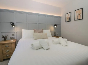 Garden Cottage No 1