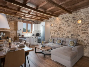 Stella s Traditional House Near the City