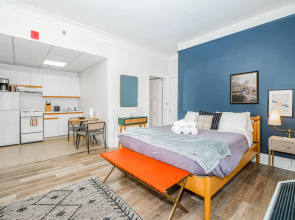 Modern Studio + Train | Theatre District | Evonify