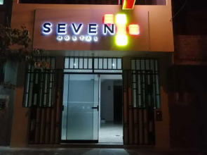 Hostal Seven