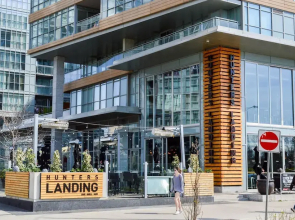 CN Tower View Design apart 3BD-2BA DT