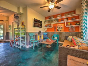 Family Retreat on Guadalupe River: 2 Living Areas!