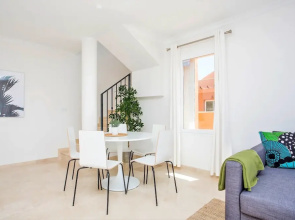 Duplex, Penthouse, 2/2 with Spectacular Views TV27