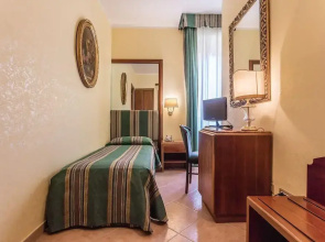 Raeli Hotel Lux