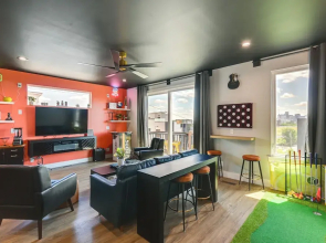Skyline Views: Nashville Townhome 3 Mi to Broadway
