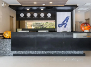 Adelphi Suites Bangkok