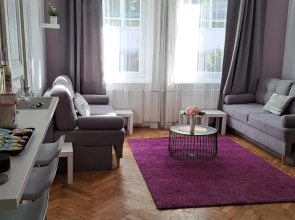 Sweet 16 Apartment in the Party District